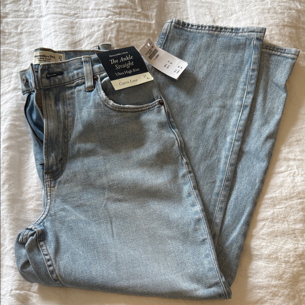 Abercrombie & Fitch - The Ankle Straight Jeans